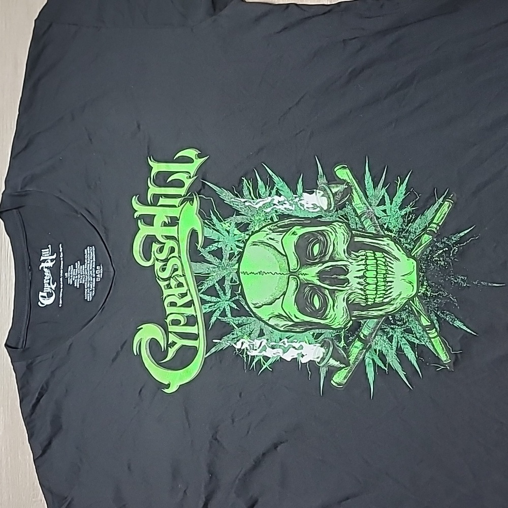 CYPRESS HILL V NECK SHIRT SIZE L